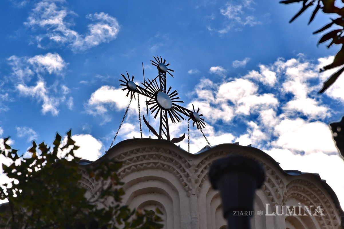 Prinos de cinstire adus Sfintei Parascheva în București 154882