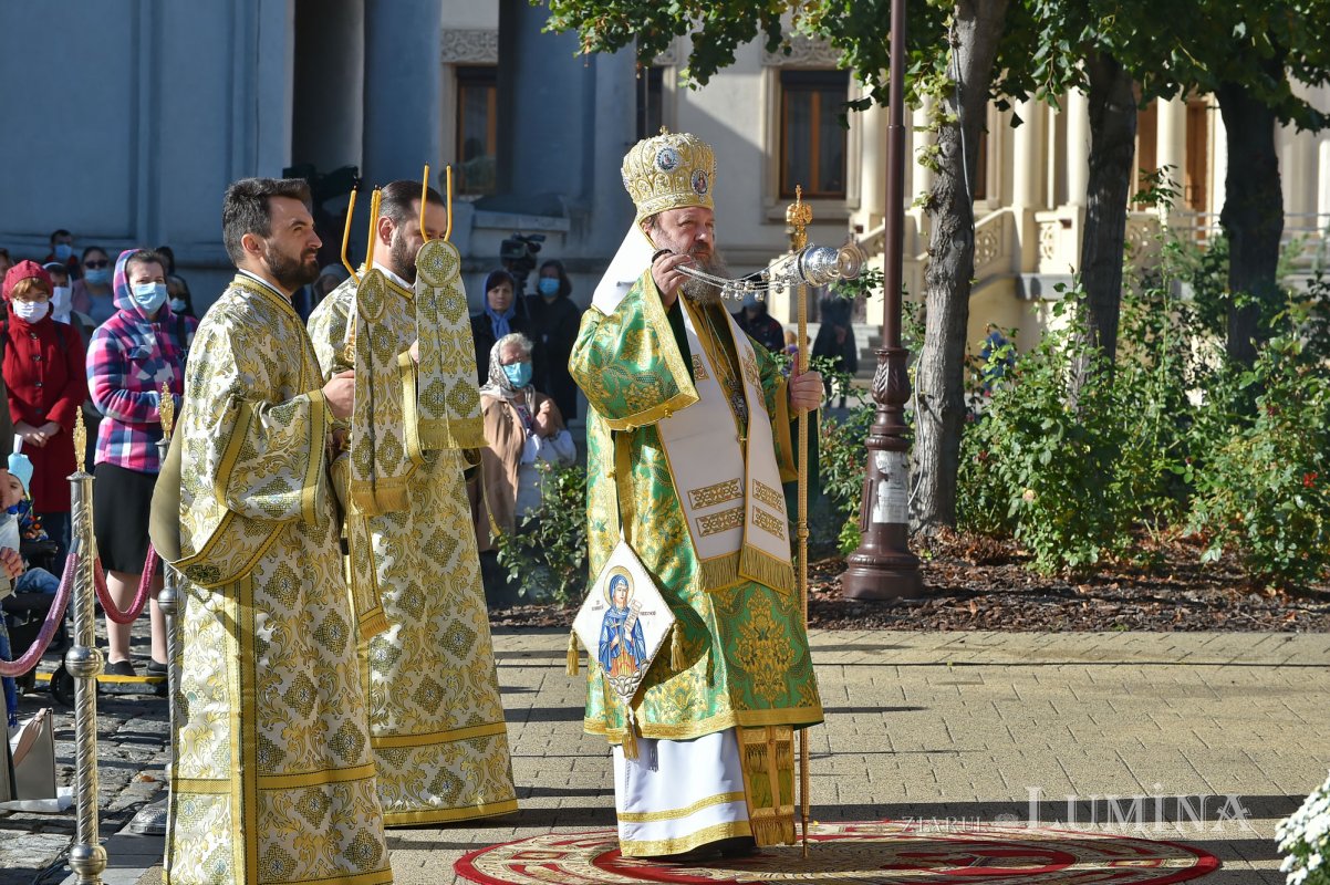 Prinos de cinstire adus Sfintei Parascheva în București 154883