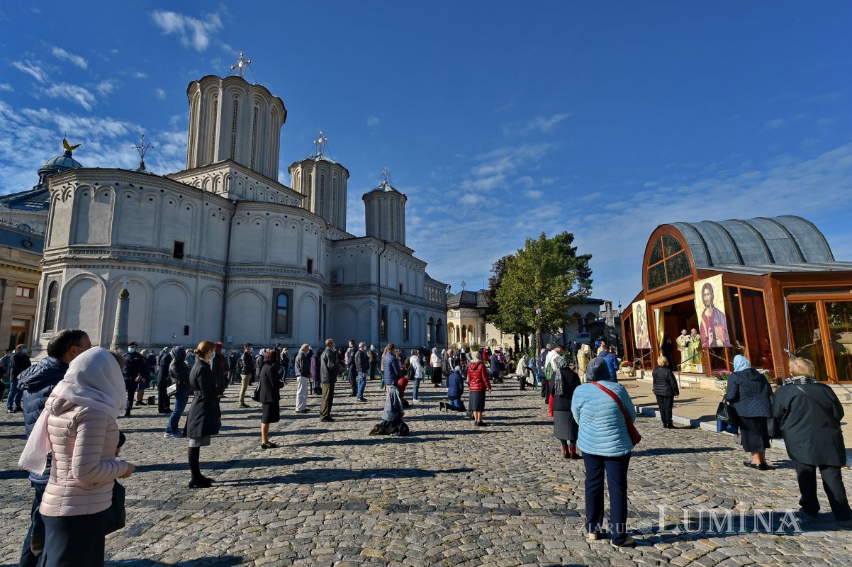 Prinos de cinstire adus Sfintei Parascheva în București 154885