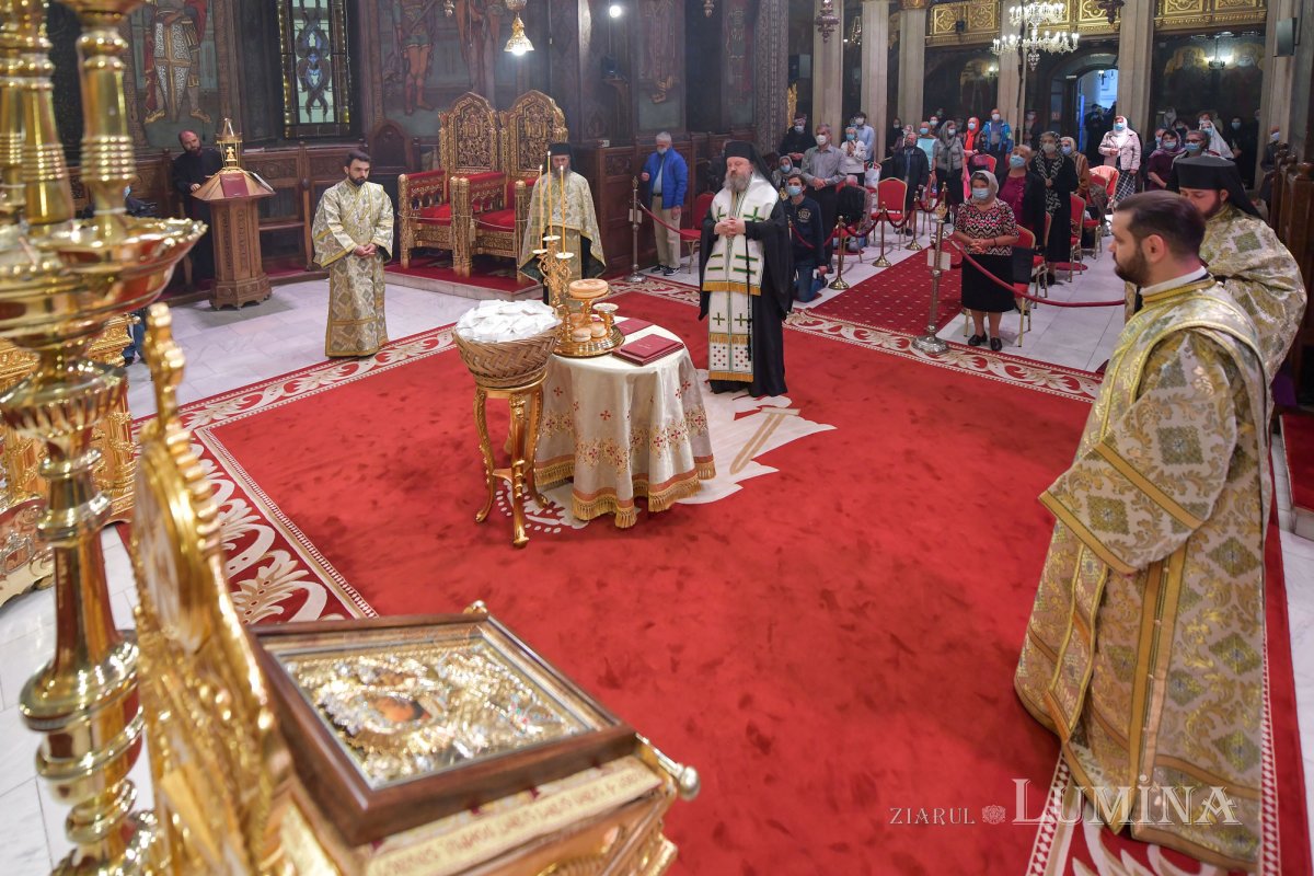 Priveghere pentru Cuvioasa Parascheva la Catedrala Patriarhală 154899