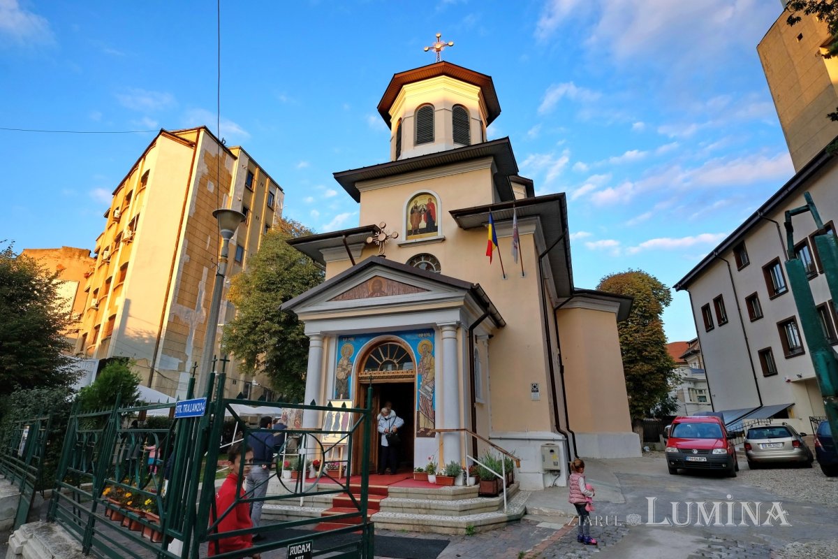 Veșmânt al Muceniței Filofteia la Biserica Oborul Vechi din Capitală 155304