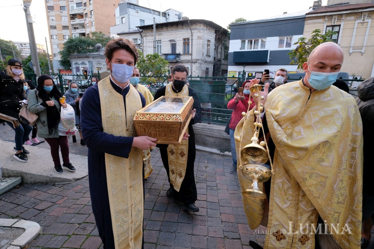 Veșmânt al Muceniței Filofteia la Biserica Oborul Vechi din Capitală 155314