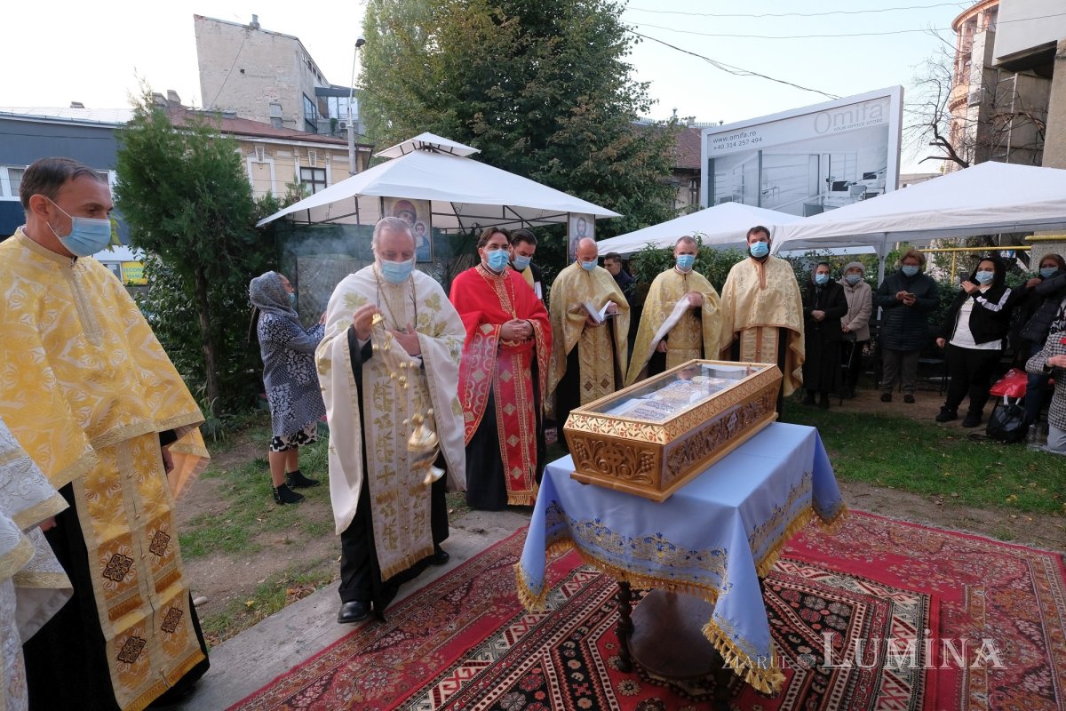 Veșmânt al Muceniței Filofteia la Biserica Oborul Vechi din Capitală 155315