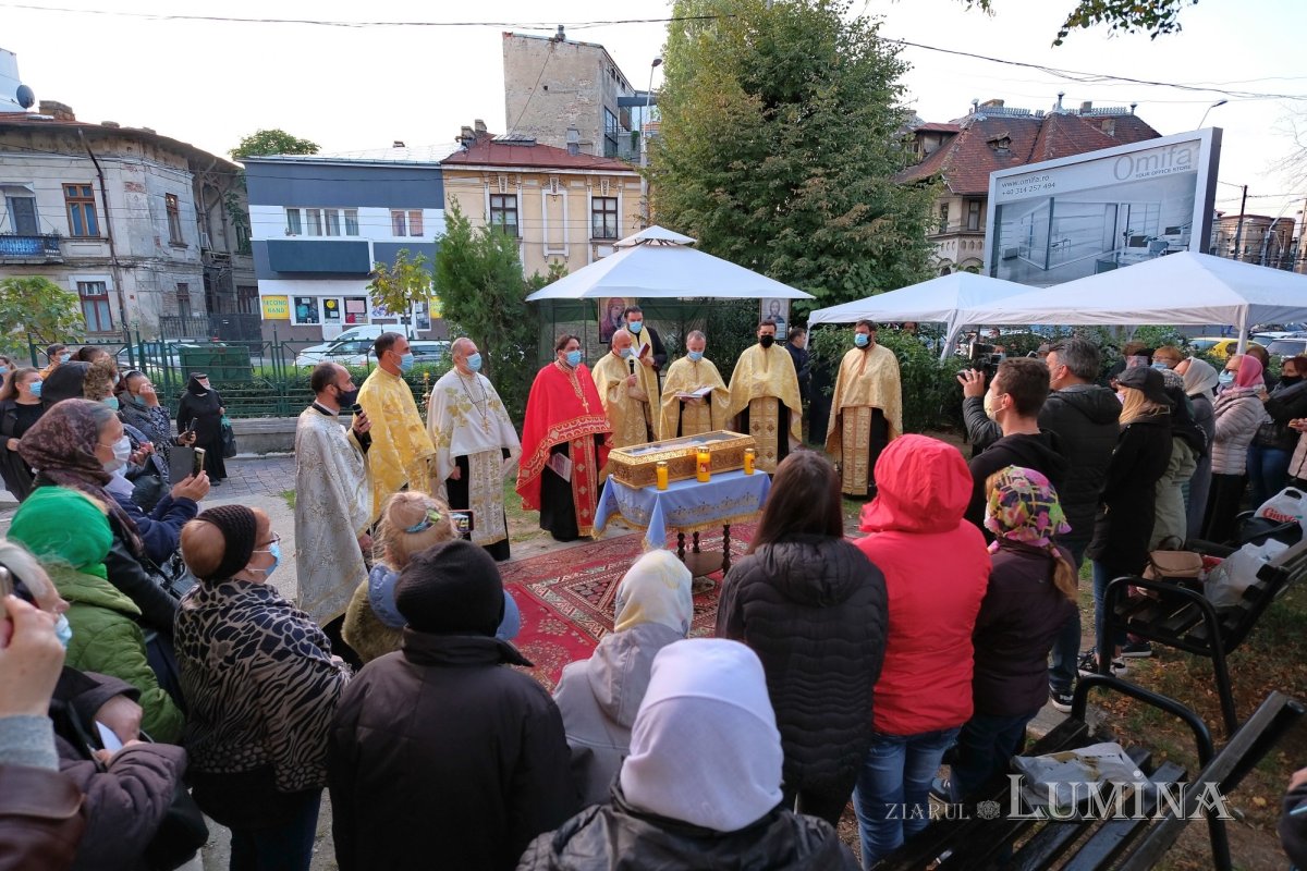 Veșmânt al Muceniței Filofteia la Biserica Oborul Vechi din Capitală 155316