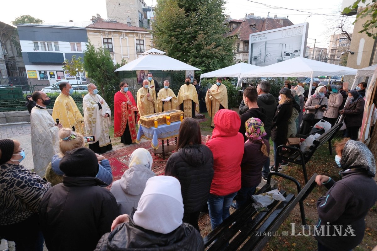 Veșmânt al Muceniței Filofteia la Biserica Oborul Vechi din Capitală 155317