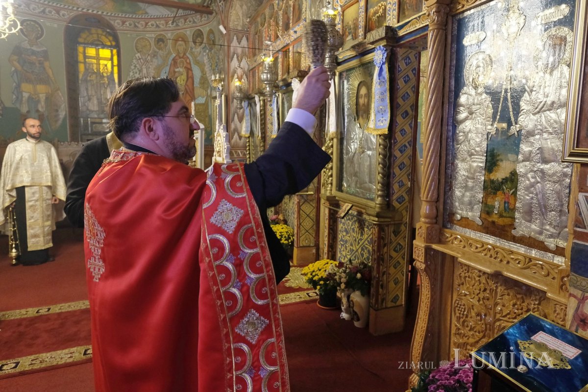 Veșmânt al Muceniței Filofteia la Biserica Oborul Vechi din Capitală 155327