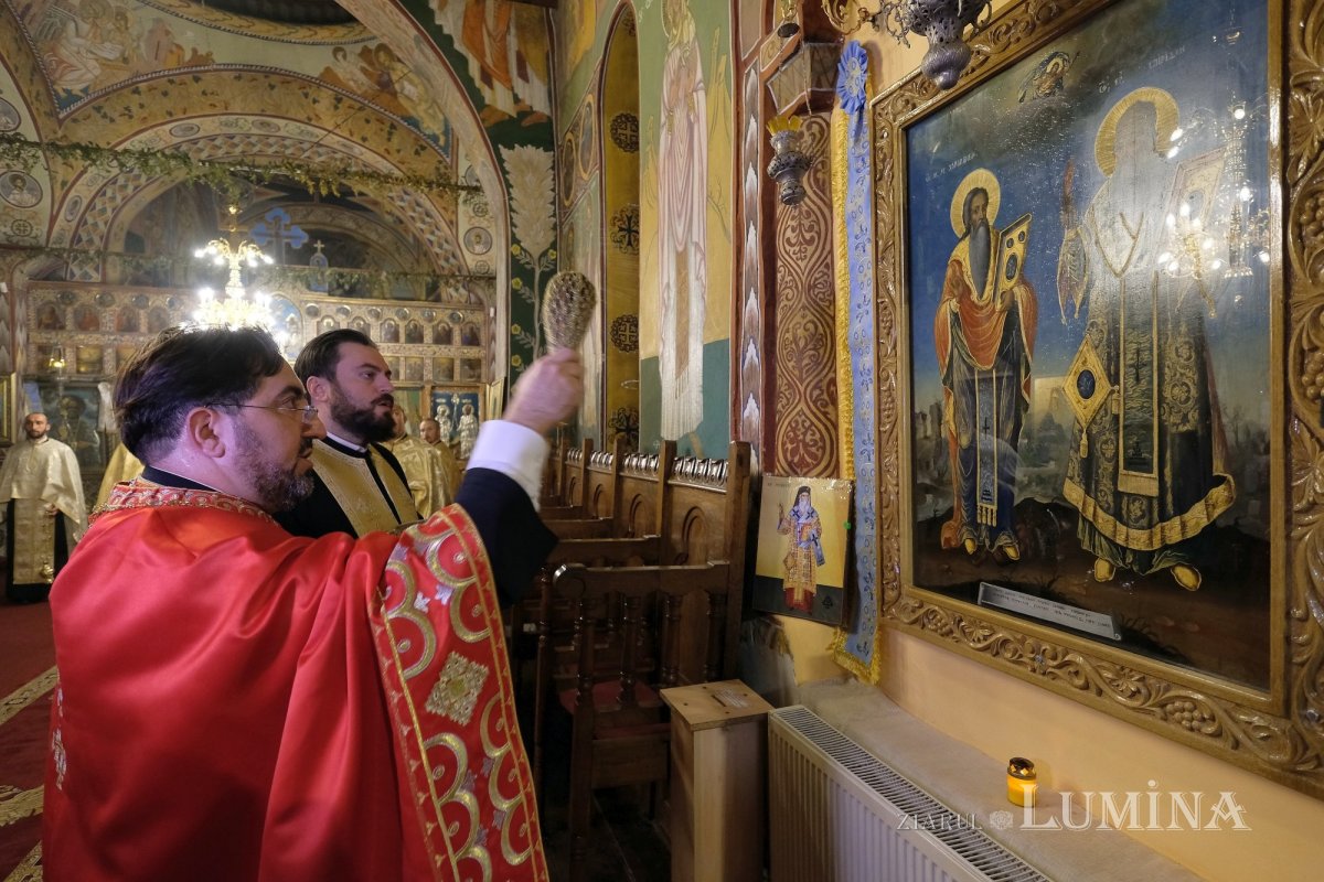 Veșmânt al Muceniței Filofteia la Biserica Oborul Vechi din Capitală 155330