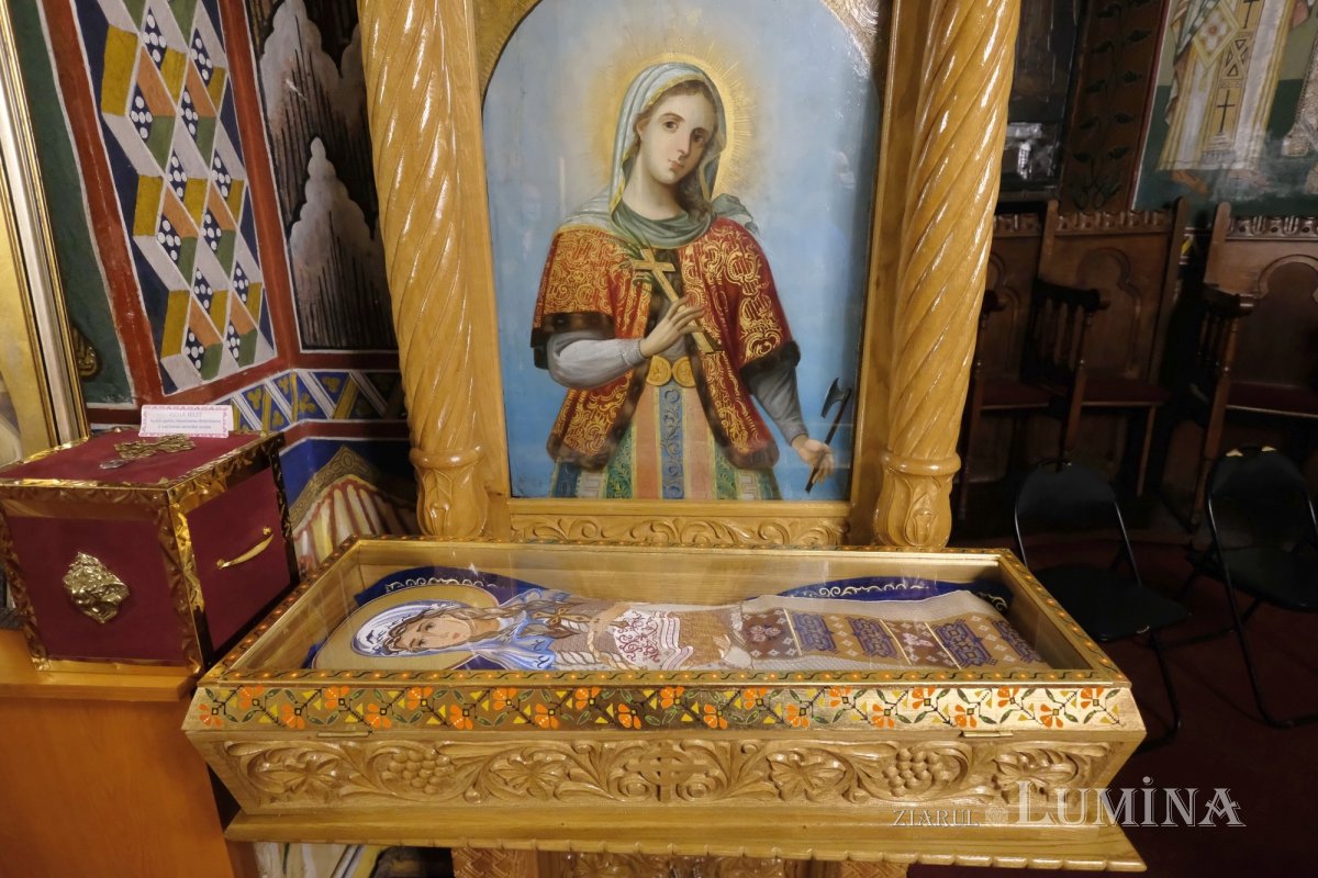 Veșmânt al Muceniței Filofteia la Biserica Oborul Vechi din Capitală 155331