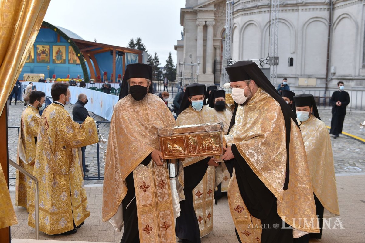 A început sărbătoarea Ocrotitorului Bucureștilor pe Colina Bucuriei 155577