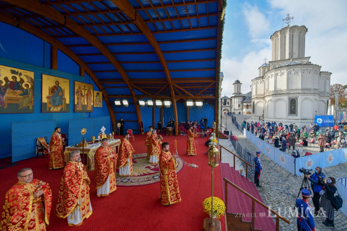 Prinos de laudă adus Mucenicului Dimitrie la Catedrala Patriarhală 155711