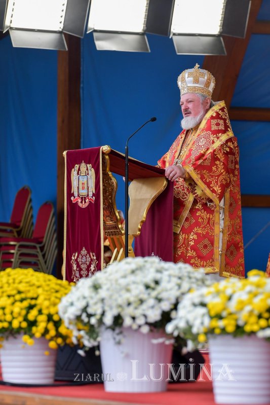 Prinos de laudă adus Mucenicului Dimitrie la Catedrala Patriarhală 155722