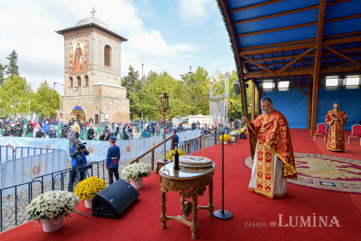 Prinos de laudă adus Mucenicului Dimitrie la Catedrala Patriarhală 155724