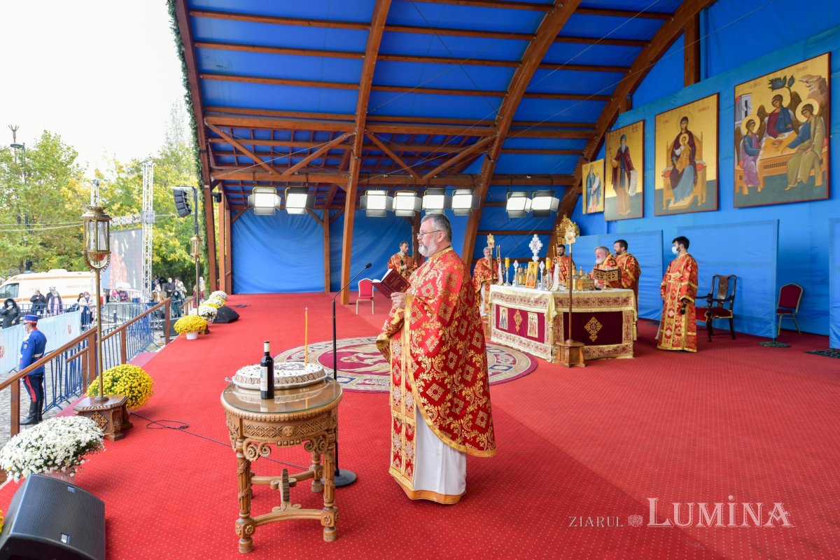 Prinos de laudă adus Mucenicului Dimitrie la Catedrala Patriarhală 155726
