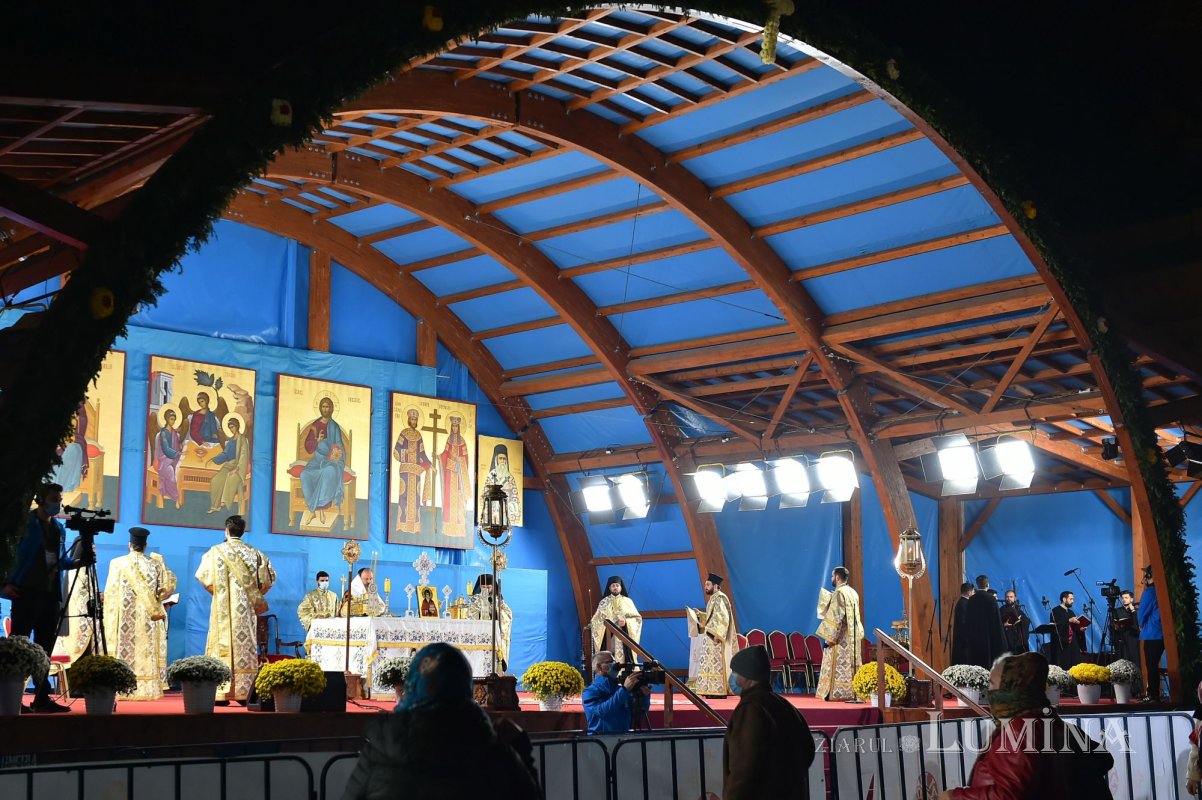 Rugăciune de seară  la Catedrala Patriarhală pentru Ocrotitorul Bucureştilor 155809