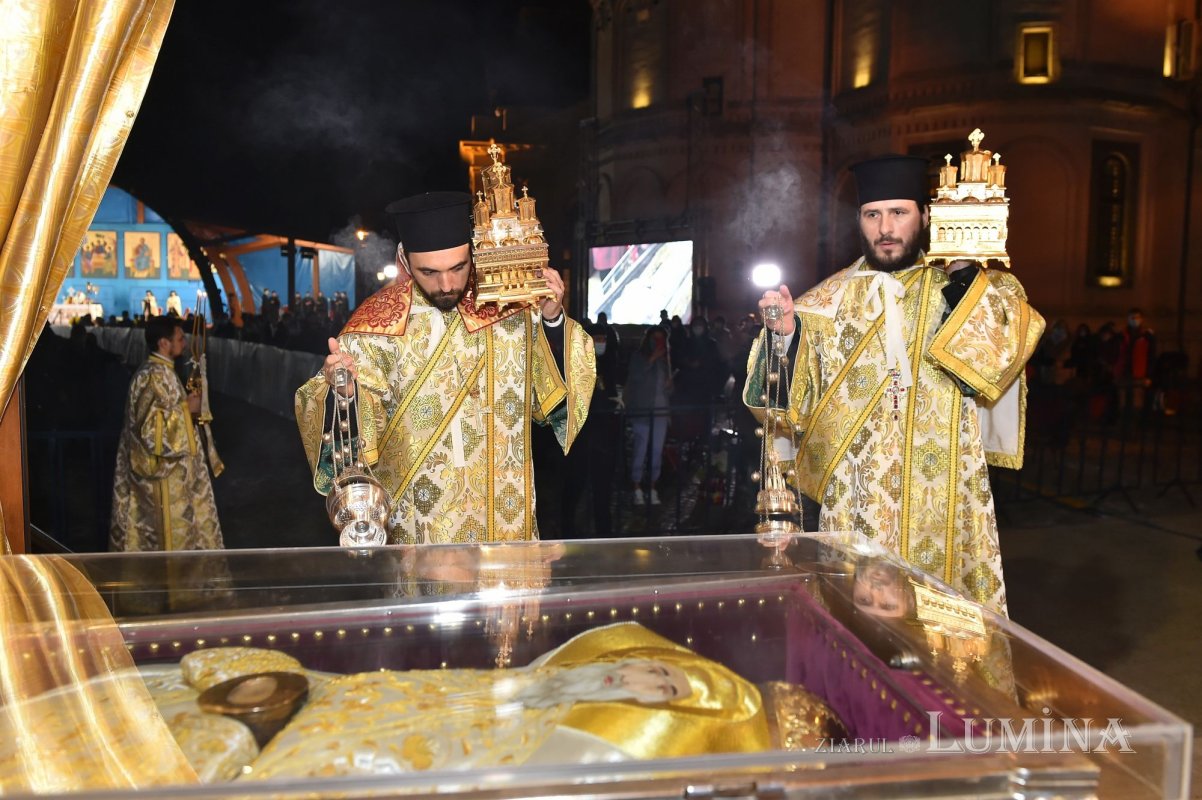 Rugăciune de seară  la Catedrala Patriarhală pentru Ocrotitorul Bucureştilor 155811