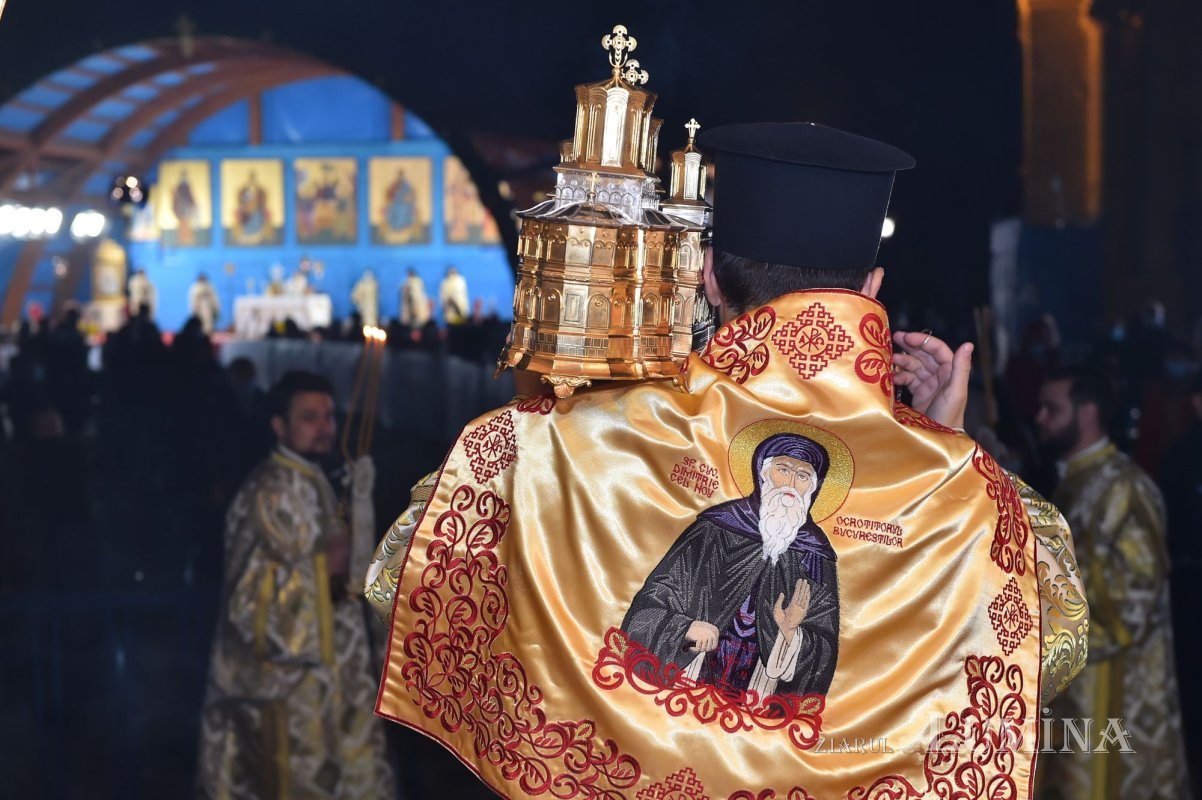 Rugăciune de seară  la Catedrala Patriarhală pentru Ocrotitorul Bucureştilor 155813