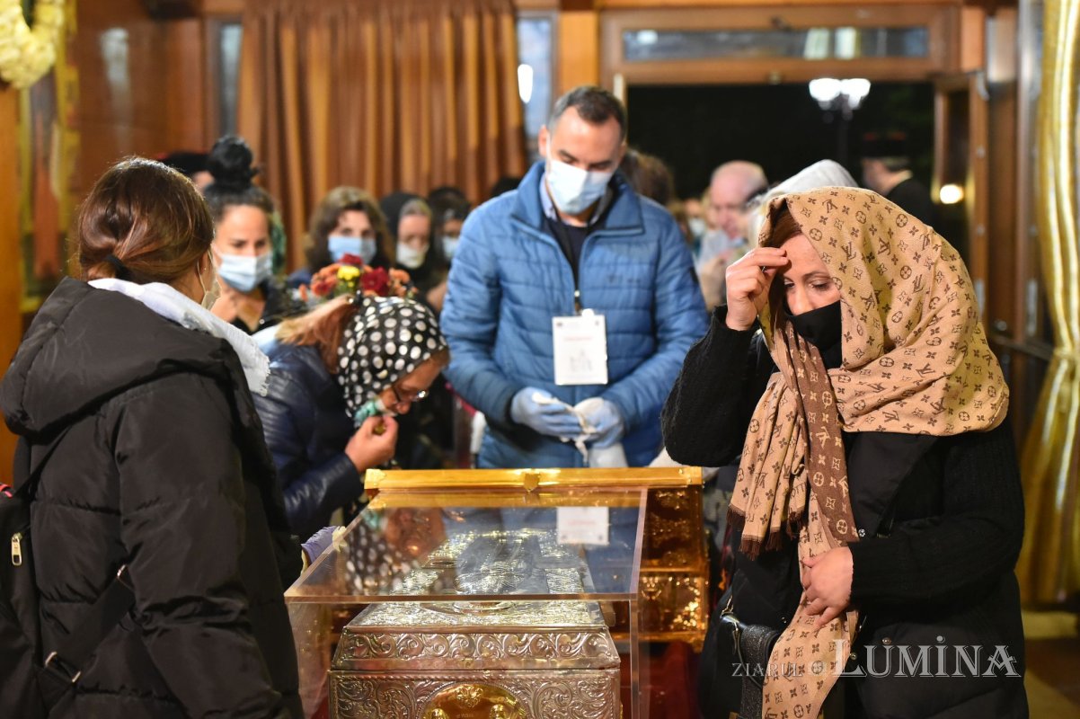 Rugăciune de seară  la Catedrala Patriarhală pentru Ocrotitorul Bucureştilor 155817