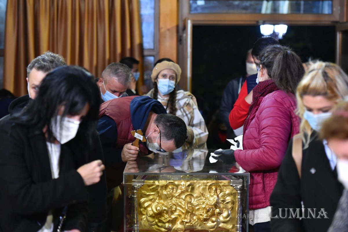 Rugăciune de seară  la Catedrala Patriarhală pentru Ocrotitorul Bucureştilor 155818