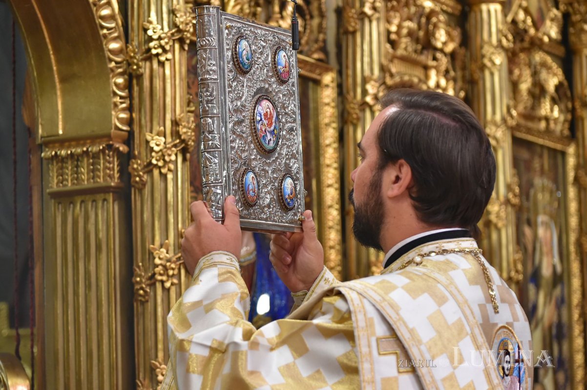 Cinstirea primului Mitropolit al Ţării Româneşti la Catedrala Patriarhală 156036