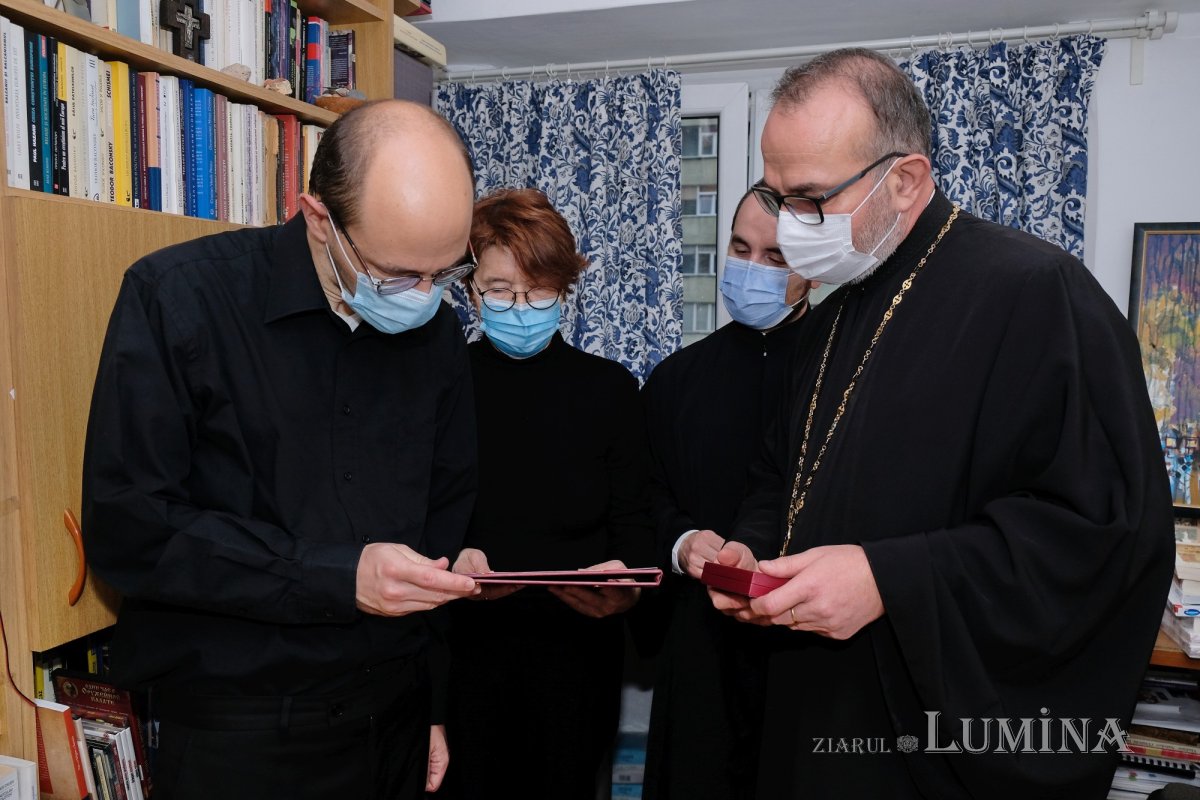 Crucea patriarhală oferită post-mortem cercetătorului Iuliana Conovici (1980-2020) 156263
