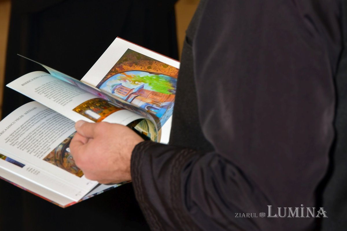 Vernisajul expoziției „Lumina spațiilor sacre” la Palatul Patriarhiei 156423