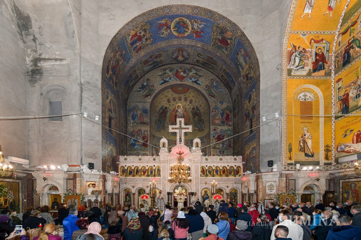 Arhanghelii Mihail și Gavriil, cinstiți la Biserica Cașin din Capitală 156817