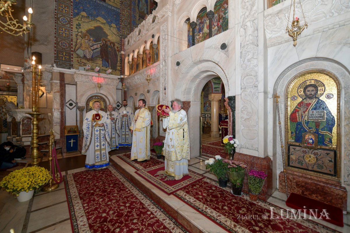 Arhanghelii Mihail și Gavriil, cinstiți la Biserica Cașin din Capitală 156827