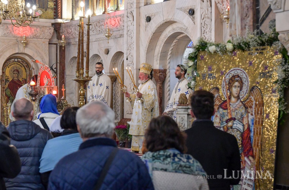 Arhanghelii Mihail și Gavriil, cinstiți la Biserica Cașin din Capitală 156834