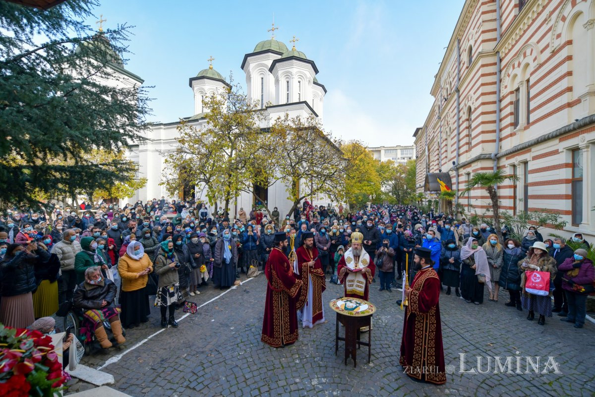 Prinos de laudă adus Sfântului Nectarie la Mănăstirea Radu Vodă 156908
