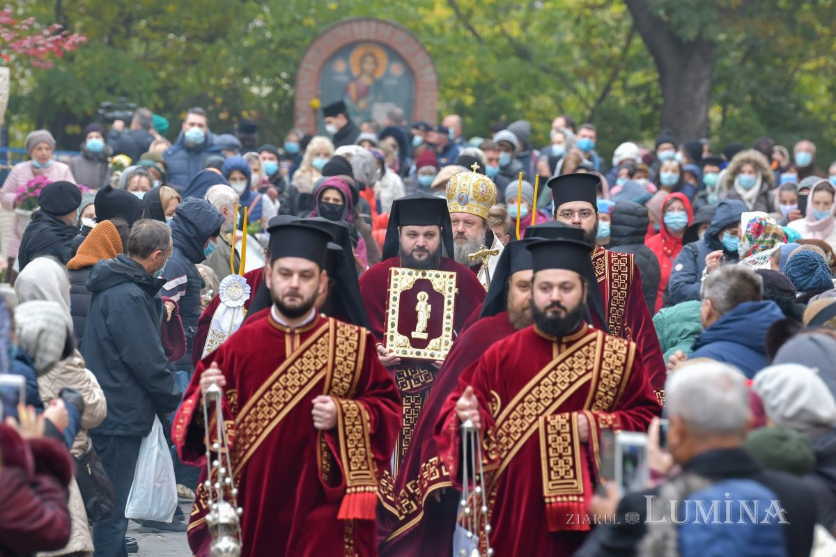 Prinos de laudă adus Sfântului Nectarie la Mănăstirea Radu Vodă 156977