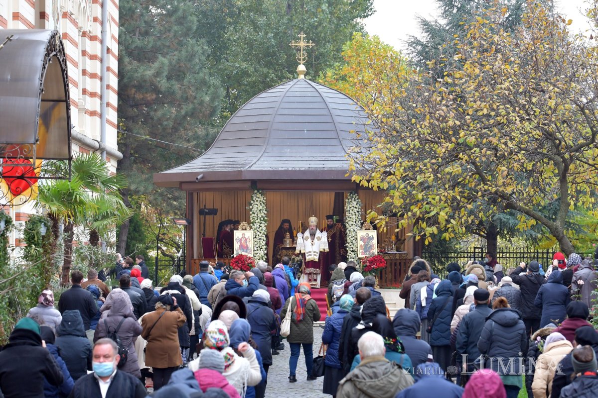 Prinos de laudă adus Sfântului Nectarie la Mănăstirea Radu Vodă 156987