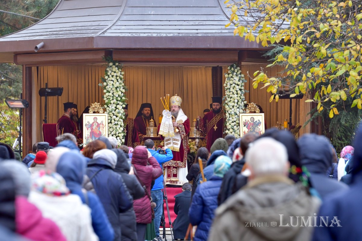 Prinos de laudă adus Sfântului Nectarie la Mănăstirea Radu Vodă 156988