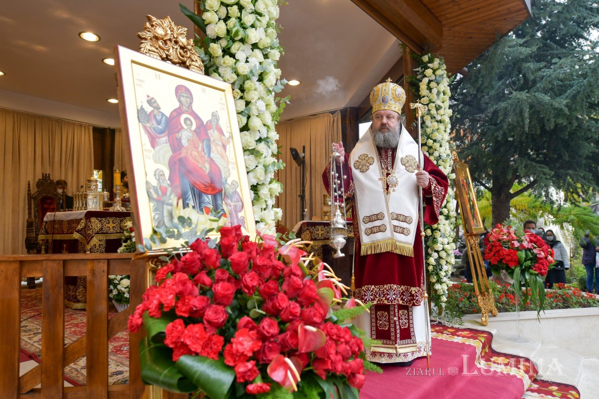 Prinos de laudă adus Sfântului Nectarie la Mănăstirea Radu Vodă 156992