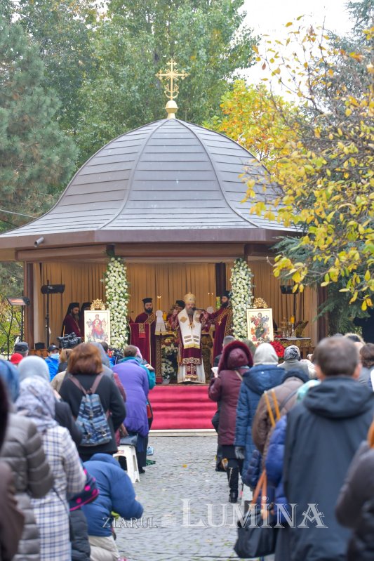 Prinos de laudă adus Sfântului Nectarie la Mănăstirea Radu Vodă 156997