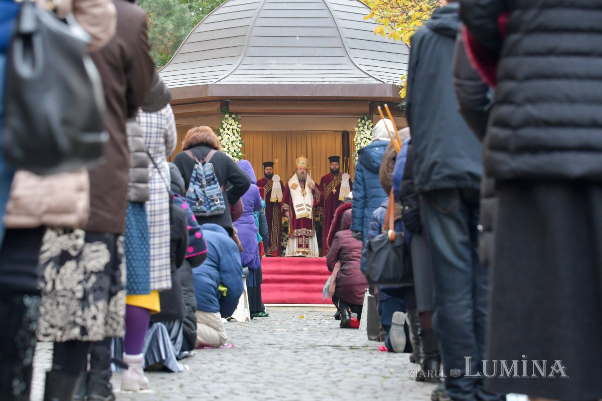 Prinos de laudă adus Sfântului Nectarie la Mănăstirea Radu Vodă 156998