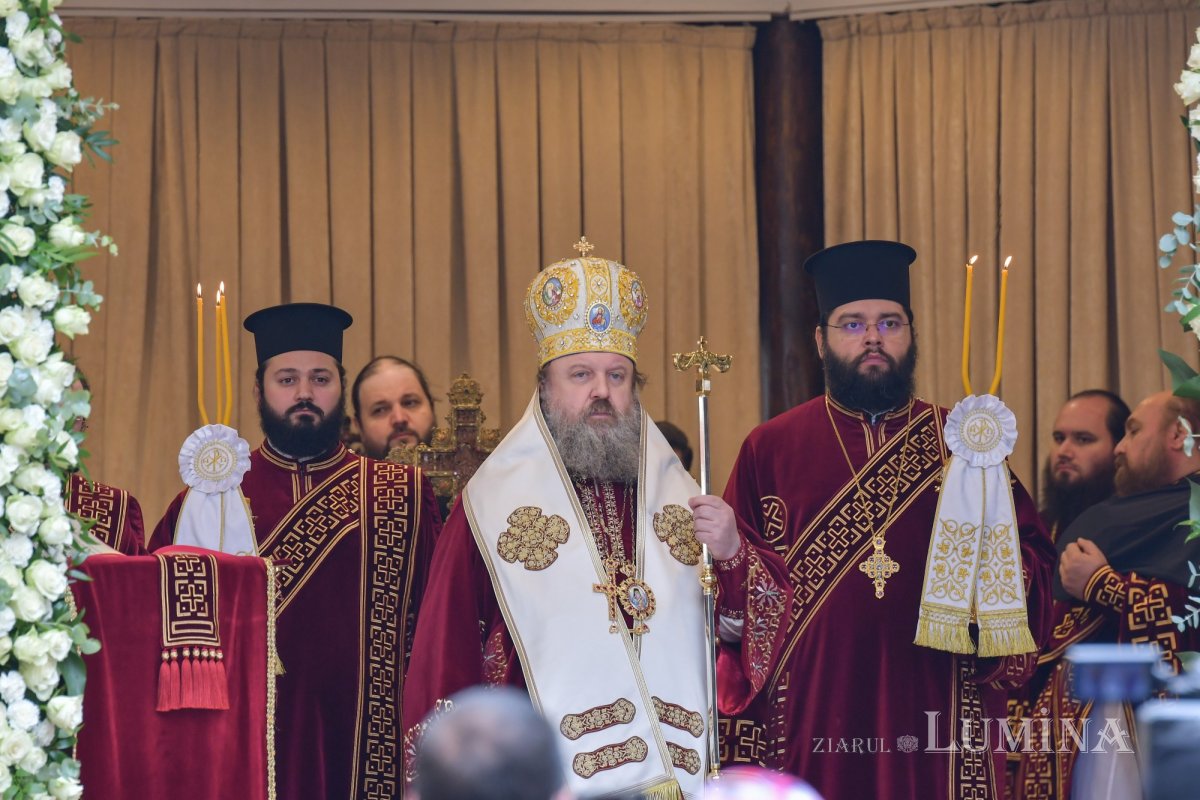 Prinos de laudă adus Sfântului Nectarie la Mănăstirea Radu Vodă 157001