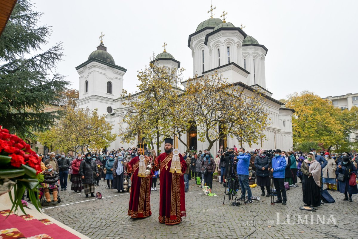 Prinos de laudă adus Sfântului Nectarie la Mănăstirea Radu Vodă 157003