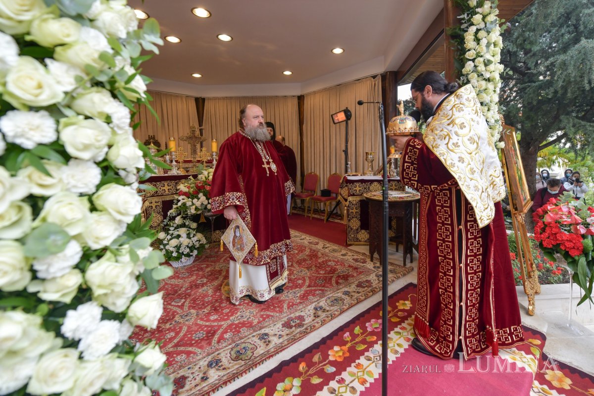 Prinos de laudă adus Sfântului Nectarie la Mănăstirea Radu Vodă 157011