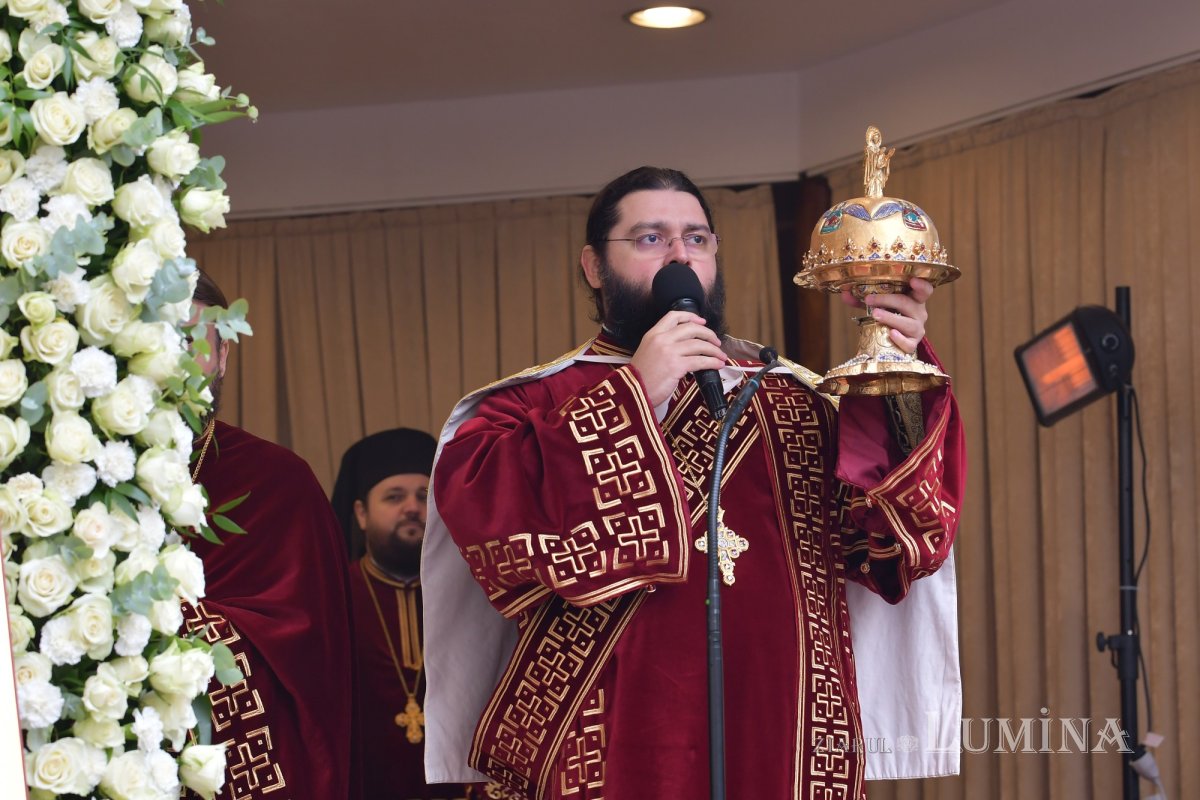 Prinos de laudă adus Sfântului Nectarie la Mănăstirea Radu Vodă 157012