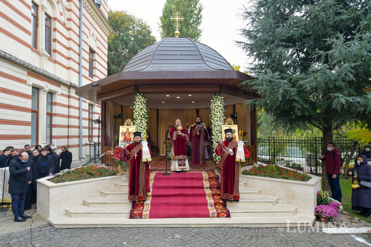 Prinos de laudă adus Sfântului Nectarie la Mănăstirea Radu Vodă 157013