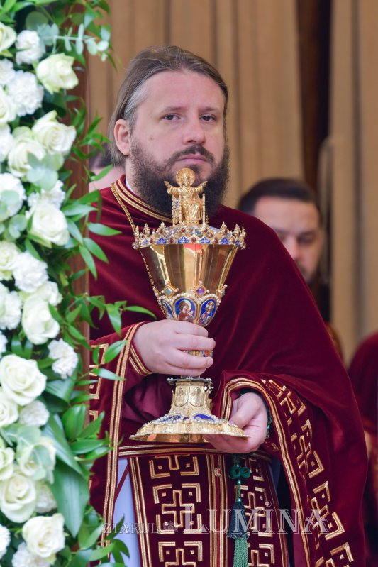 Prinos de laudă adus Sfântului Nectarie la Mănăstirea Radu Vodă 157014