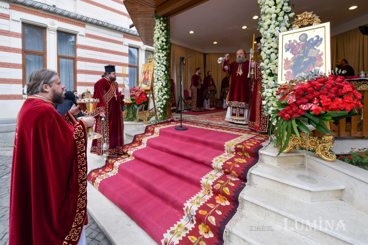 Prinos de laudă adus Sfântului Nectarie la Mănăstirea Radu Vodă 157015