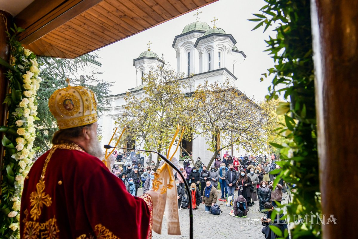 Prinos de laudă adus Sfântului Nectarie la Mănăstirea Radu Vodă 157020