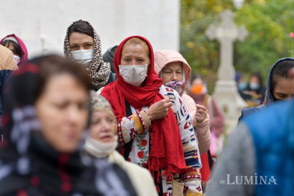 Prinos de laudă adus Sfântului Nectarie la Mănăstirea Radu Vodă 157021