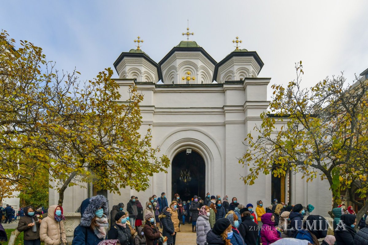 Prinos de laudă adus Sfântului Nectarie la Mănăstirea Radu Vodă 157024