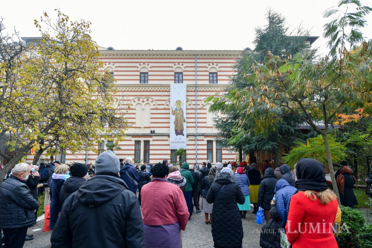 Prinos de laudă adus Sfântului Nectarie la Mănăstirea Radu Vodă 157025