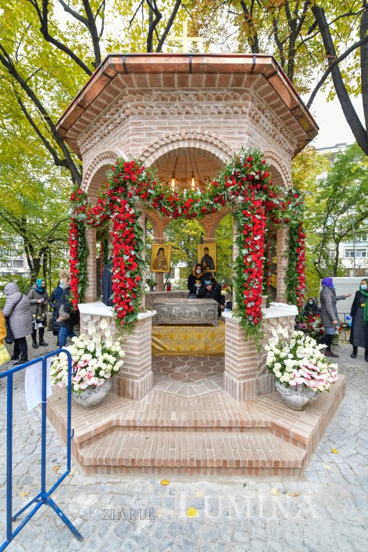 Prinos de laudă adus Sfântului Nectarie la Mănăstirea Radu Vodă 157029