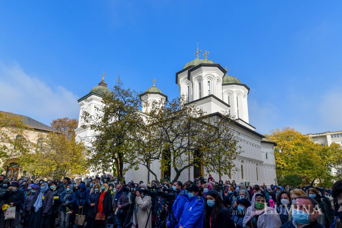 Prinos de laudă adus Sfântului Nectarie la Mănăstirea Radu Vodă 157033