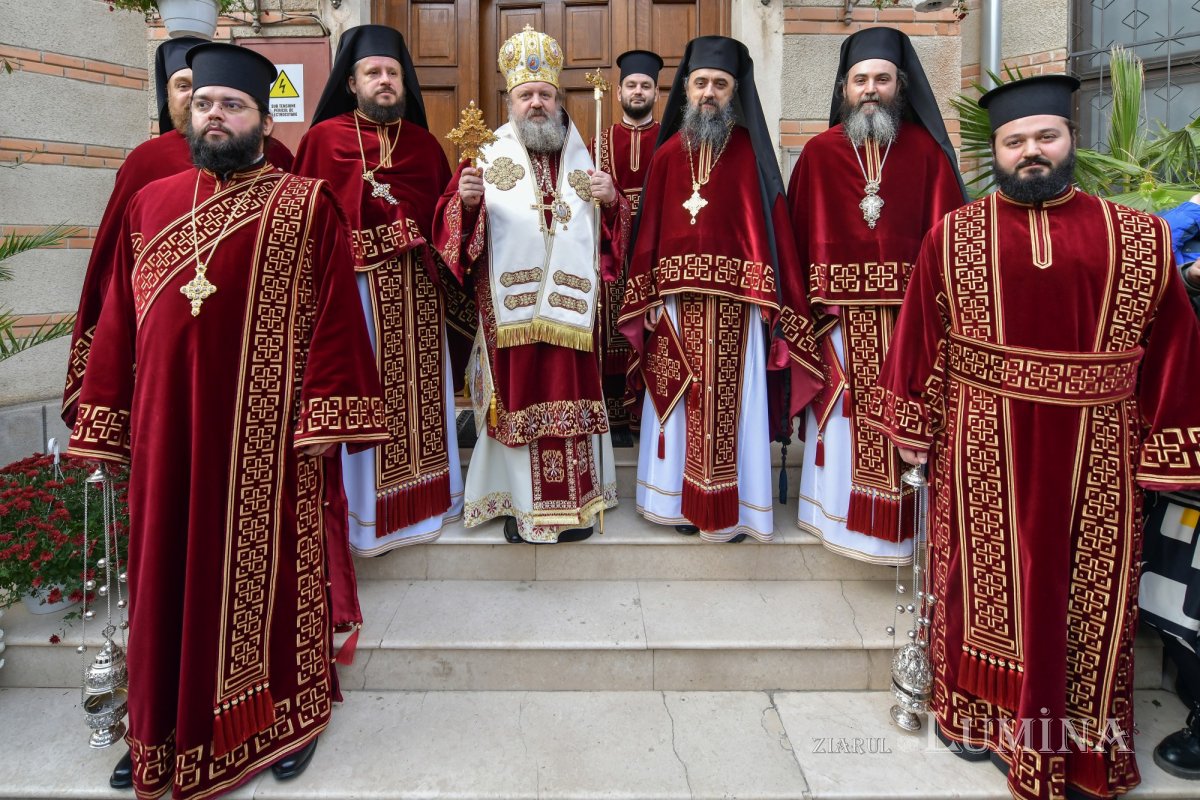 Prinos de laudă adus Sfântului Nectarie la Mănăstirea Radu Vodă 157035