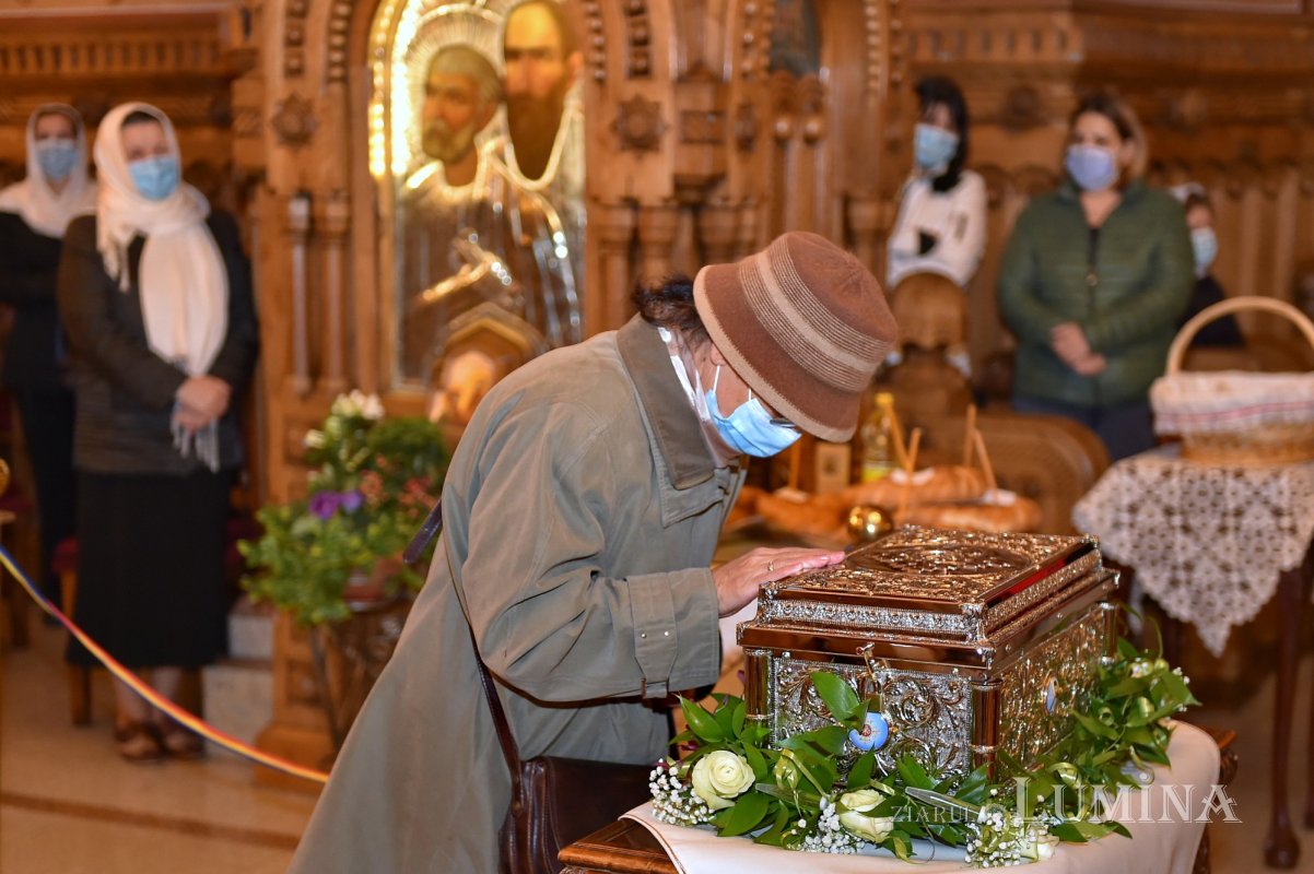 Sfințirea unei noi racle la Parohia „Buna Vestire”-Belu din Capitală 156867